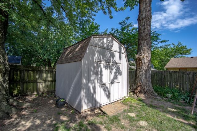 1909 Oakcreek Drive, Norman, OK 73071