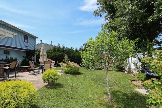 161 Arlyn Drive W, Massapequa, NY 11758
