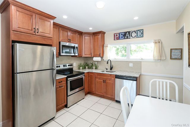 161 Arlyn Drive W, Massapequa, NY 11758