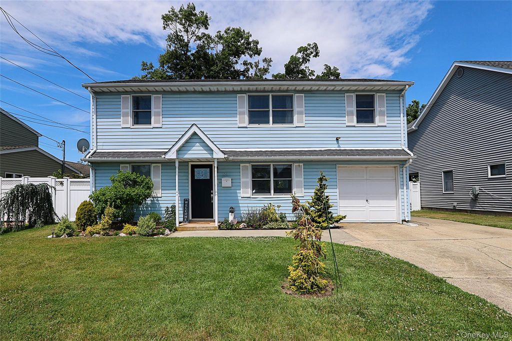 161 Arlyn Drive W, Massapequa, NY 11758