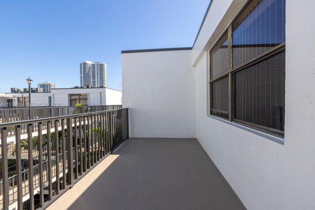 3350 NE 192nd St 5H-B, Aventura, FL 33180