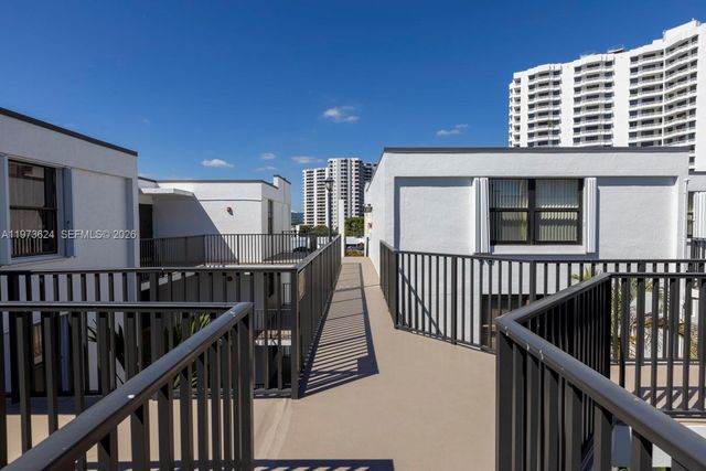 3350 NE 192nd St 5H-B, Aventura, FL 33180