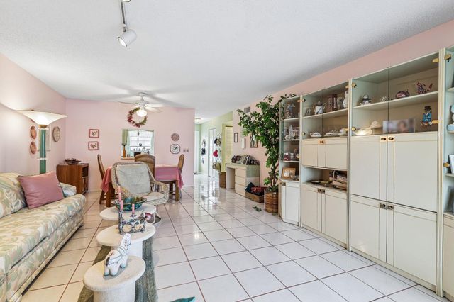 475 Holyoke Lane, Lake Worth, FL 33467