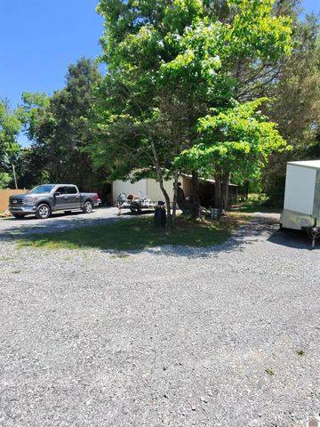 527 JB Copeland RD, Benton, KY 42025