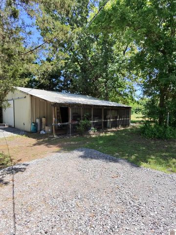 527 JB Copeland RD, Benton, KY 42025