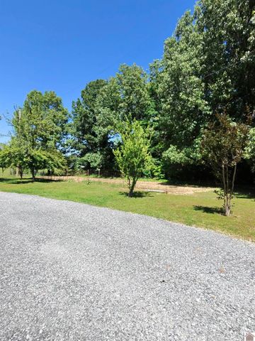 527 JB Copeland RD, Benton, KY 42025