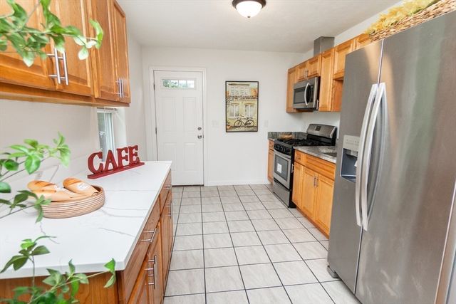 22 Plymouth St, Fitchburg, MA 01420