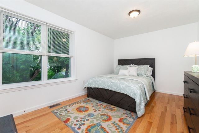 22 Plymouth St, Fitchburg, MA 01420