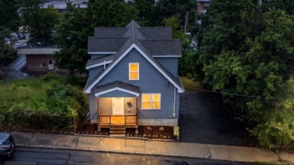 22 Plymouth St, Fitchburg, MA 01420