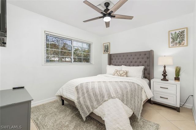 1011 11th ST N, Naples, FL 34102