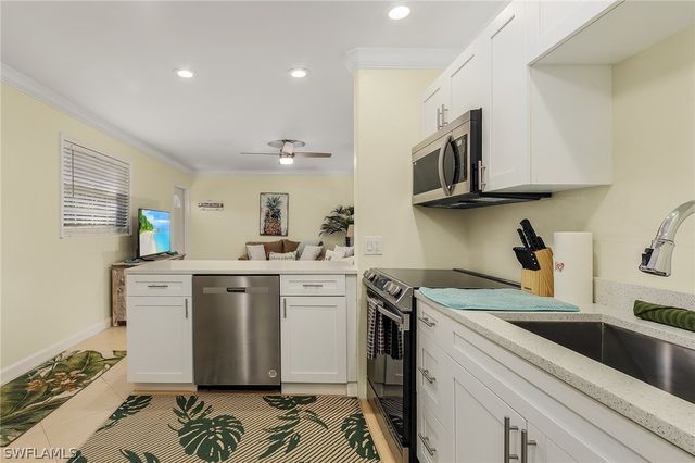 1011 11th ST N, Naples, FL 34102