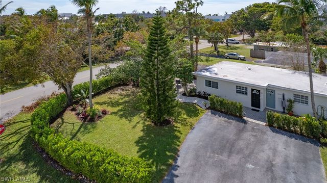 1011 11th ST N, Naples, FL 34102