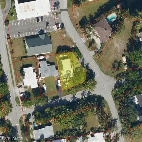 1011 11th ST N, Naples, FL 34102