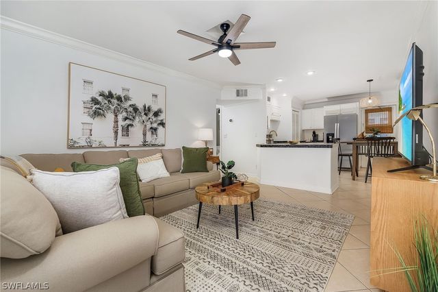 1011 11th ST N, Naples, FL 34102