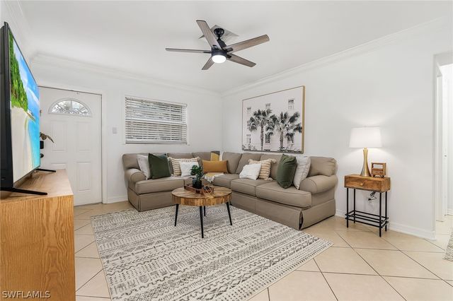 1011 11th ST N, Naples, FL 34102