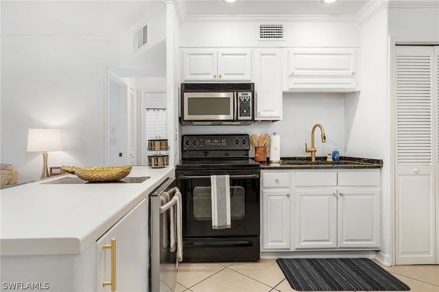 1011 11th ST N, Naples, FL 34102