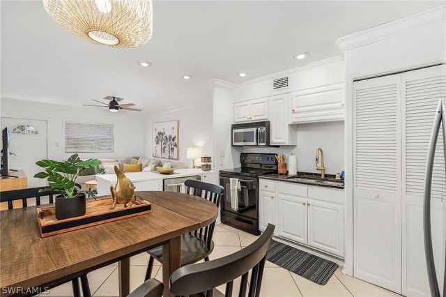 1011 11th ST N, Naples, FL 34102