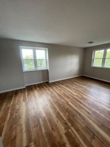 10 Longworth Ave 24, Brockton, MA 02301