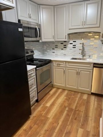 10 Longworth Ave 24, Brockton, MA 02301