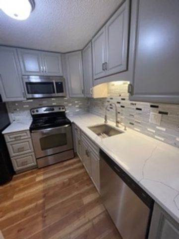 10 Longworth Ave 24, Brockton, MA 02301