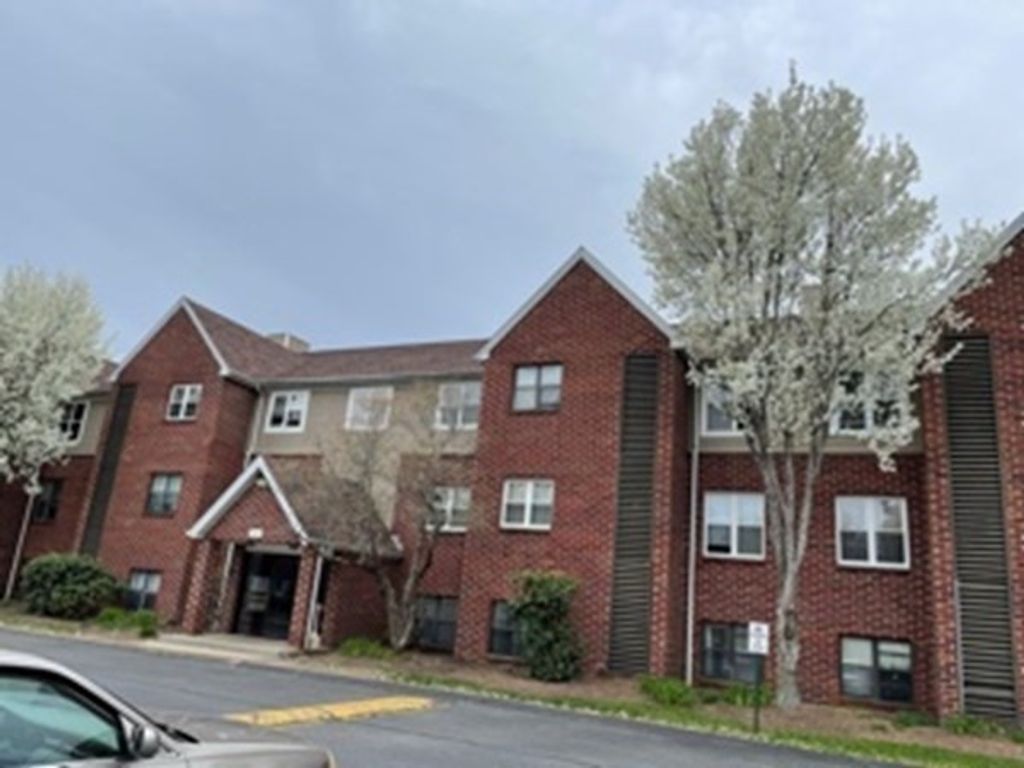 10 Longworth Ave 24, Brockton, MA 02301