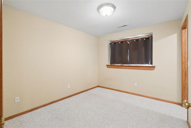 3409 Brook View Drive, Des Moines, IA 50317