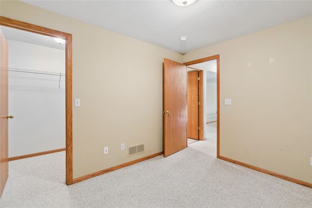 3409 Brook View Drive, Des Moines, IA 50317