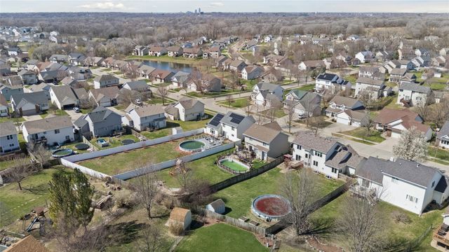 3409 Brook View Drive, Des Moines, IA 50317