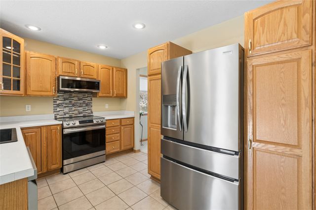 3409 Brook View Drive, Des Moines, IA 50317