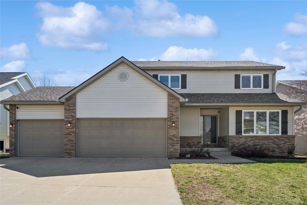 3409 Brook View Drive, Des Moines, IA 50317