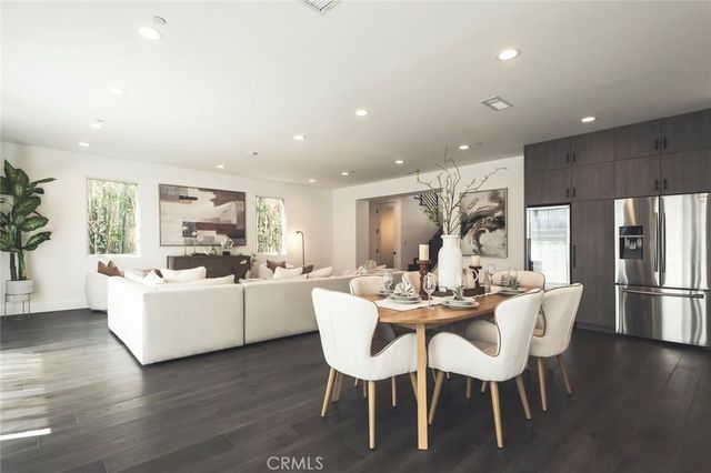 542 N Commonwealth, Los Angeles, CA 90004
