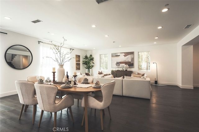 542 N Commonwealth, Los Angeles, CA 90004