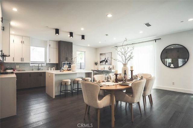 542 N Commonwealth, Los Angeles, CA 90004