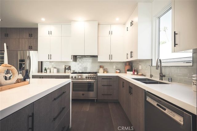 542 N Commonwealth, Los Angeles, CA 90004