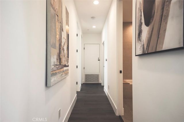 542 N Commonwealth, Los Angeles, CA 90004