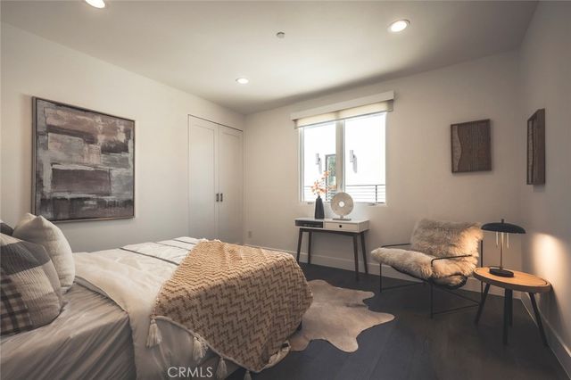542 N Commonwealth, Los Angeles, CA 90004