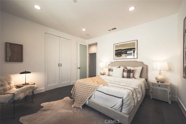 542 N Commonwealth, Los Angeles, CA 90004