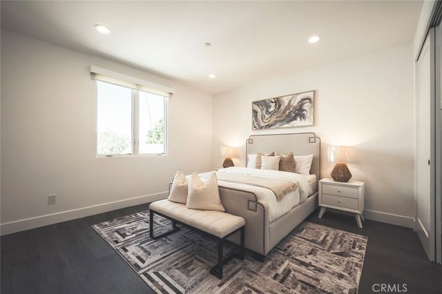 542 N Commonwealth, Los Angeles, CA 90004