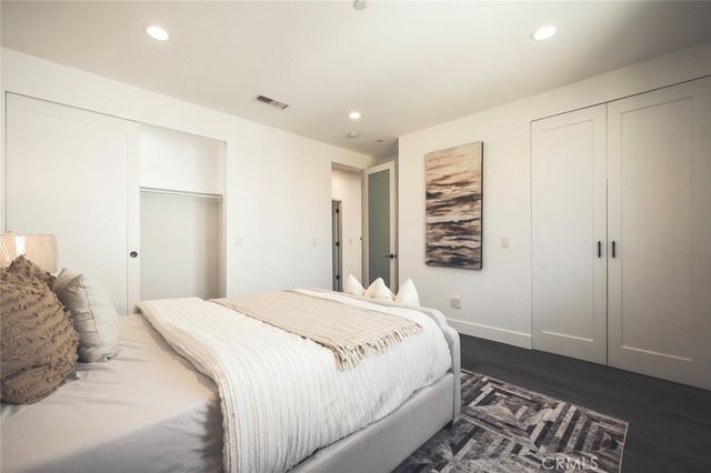 542 N Commonwealth, Los Angeles, CA 90004