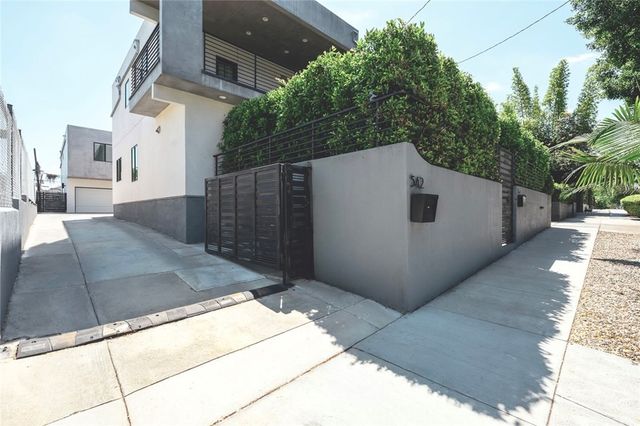 542 N Commonwealth, Los Angeles, CA 90004