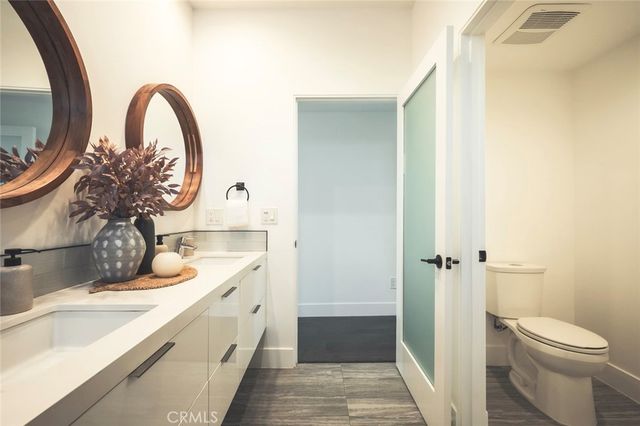 542 N Commonwealth, Los Angeles, CA 90004