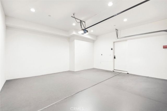 542 N Commonwealth, Los Angeles, CA 90004
