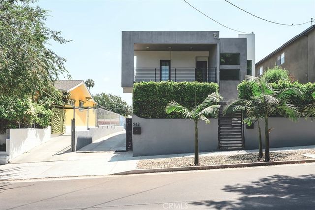 542 N Commonwealth, Los Angeles, CA 90004