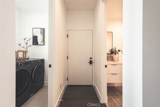 542 N Commonwealth, Los Angeles, CA 90004