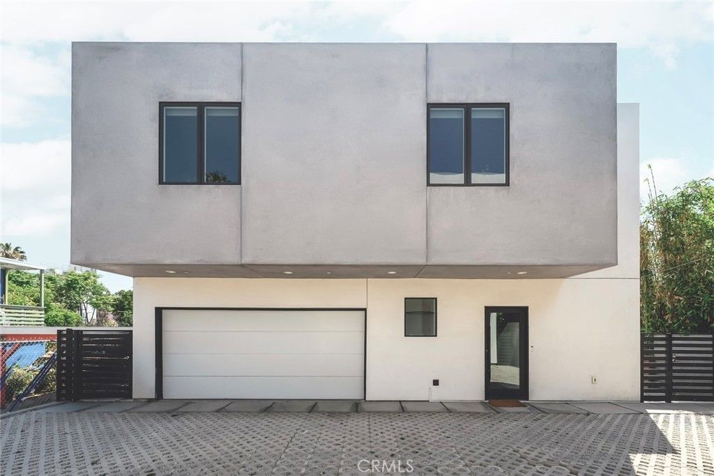 542 N Commonwealth, Los Angeles, CA 90004