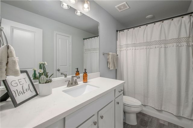 2850 Messenger Way, Bryan, TX 77803