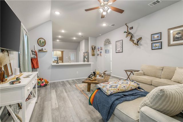 2850 Messenger Way, Bryan, TX 77803