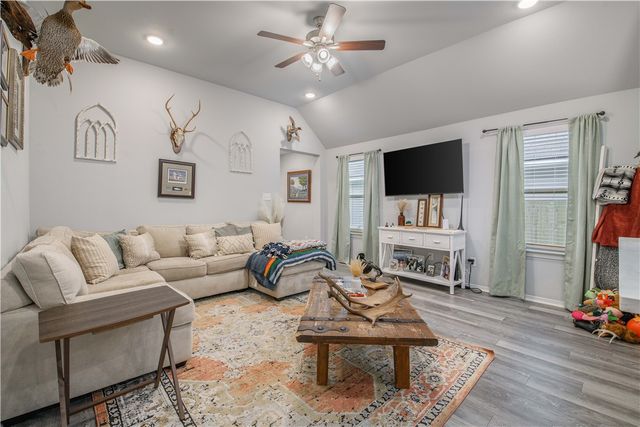 2850 Messenger Way, Bryan, TX 77803