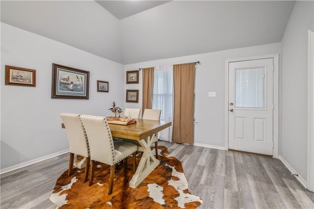 2850 Messenger Way, Bryan, TX 77803