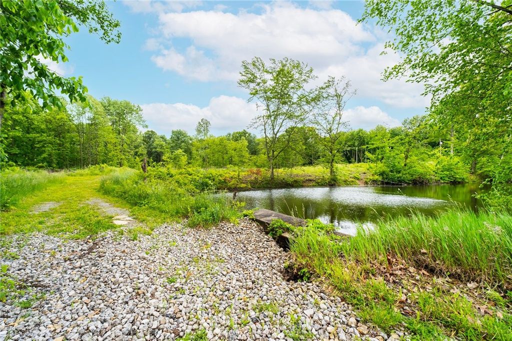 4109 High Hill Rd, Pulaski Twp - Law, PA 16159